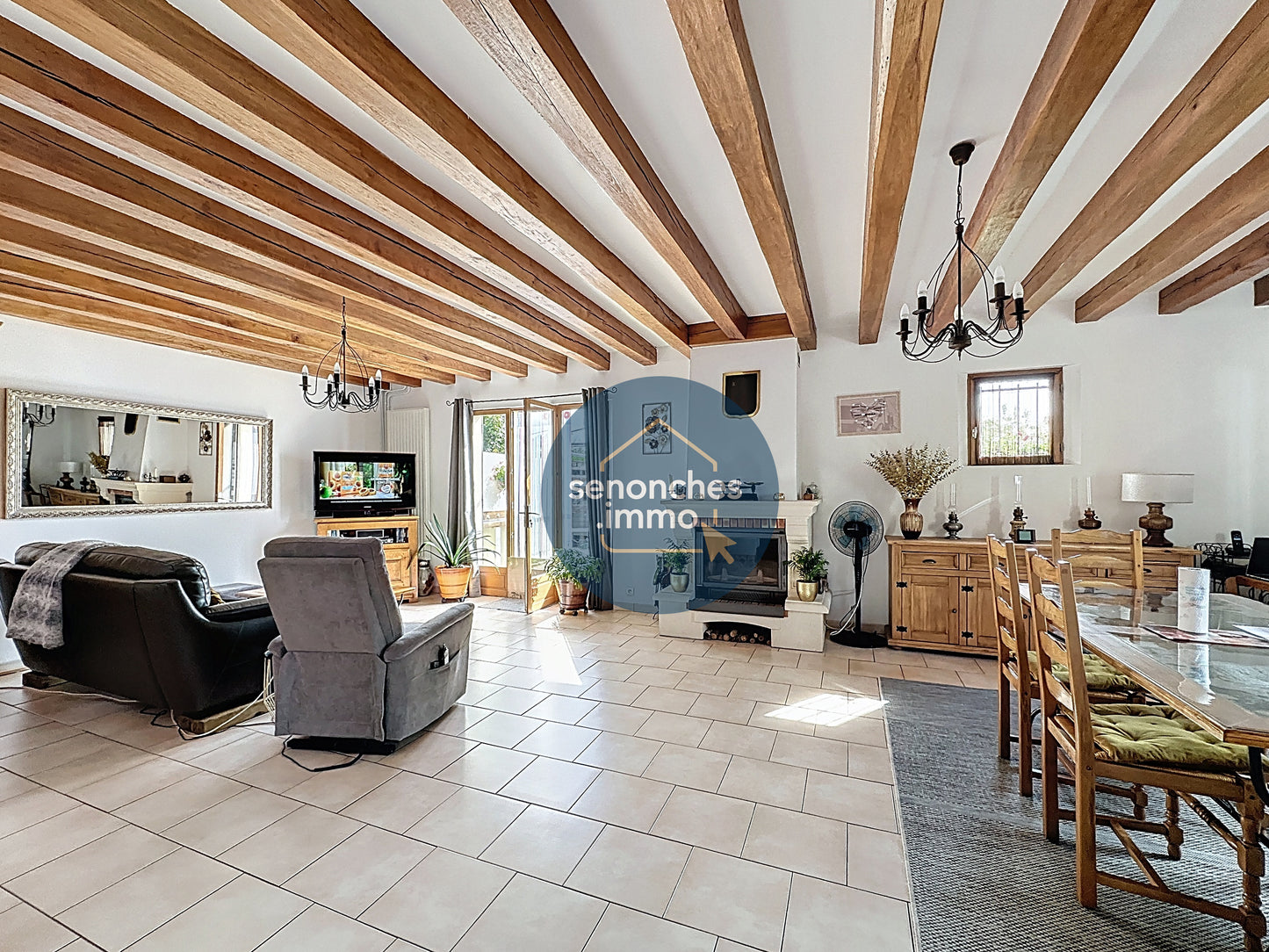Maison ancienne de 131 m² rénovée avec terrain et dépendances à Belhomert 28240