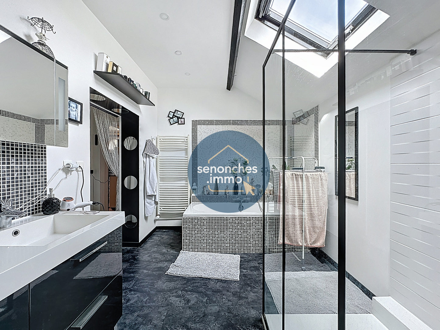 Maison ancienne de 131 m² rénovée avec terrain et dépendances à Belhomert 28240