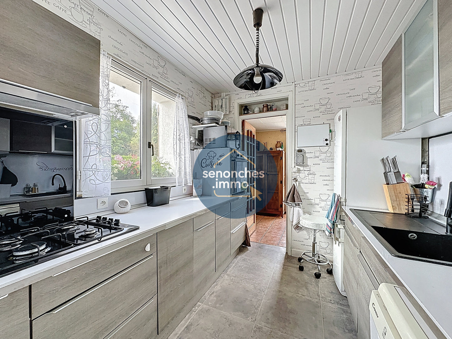 Maison ancienne de 131 m² rénovée avec terrain et dépendances à Belhomert 28240