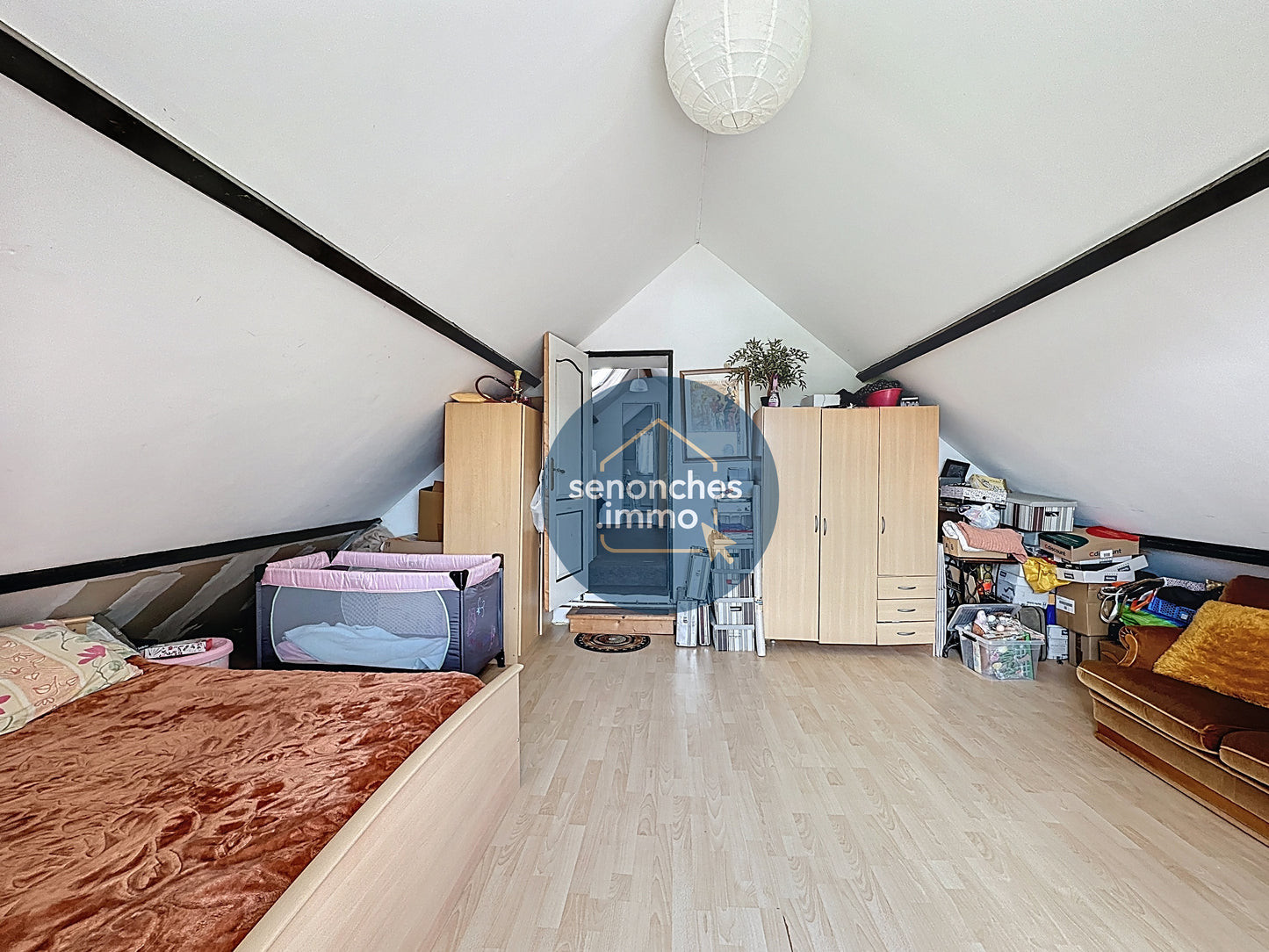 Maison ancienne de 131 m² rénovée avec terrain et dépendances à Belhomert 28240