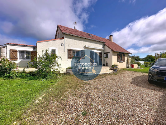 Maison ancienne de 131 m² rénovée avec terrain et dépendances à Belhomert 28240