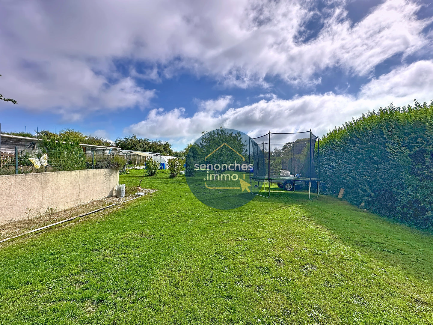 Maison ancienne de 131 m² rénovée avec terrain et dépendances à Belhomert 28240