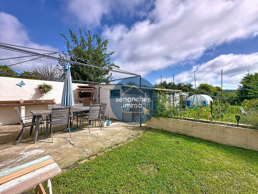 Maison ancienne de 131 m² rénovée avec terrain et dépendances à Belhomert 28240