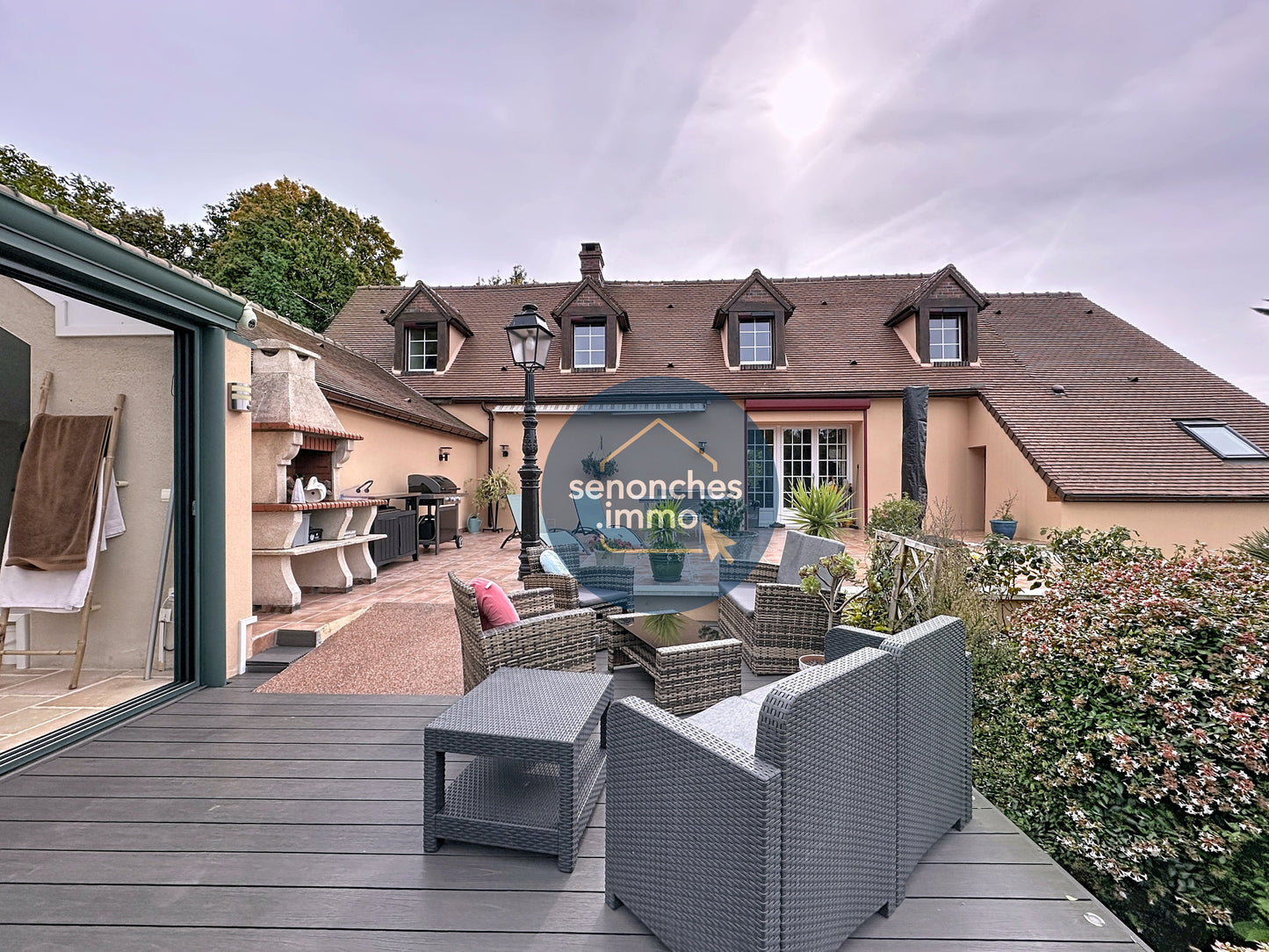 Maison avec piscine chauffée, grand terrain arboré et prestations haut de gamme à Saintigny (28480)