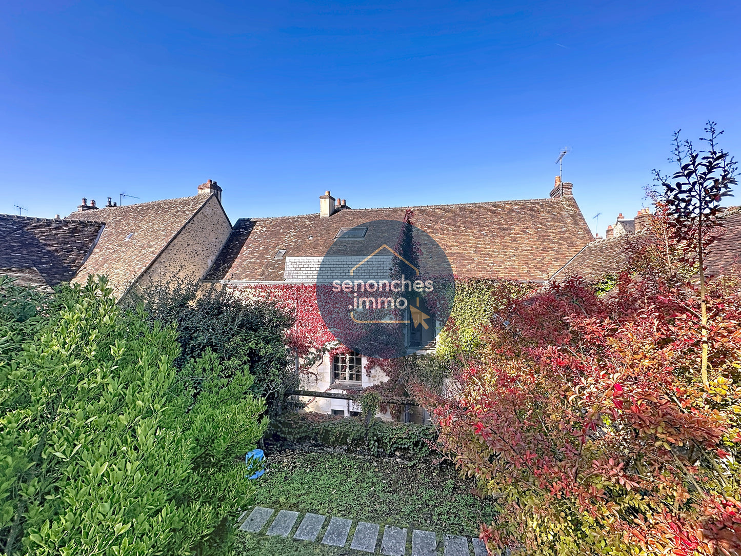 Maison de caractère avec jardin et dépendances – Nogent-le-Rotrou centre