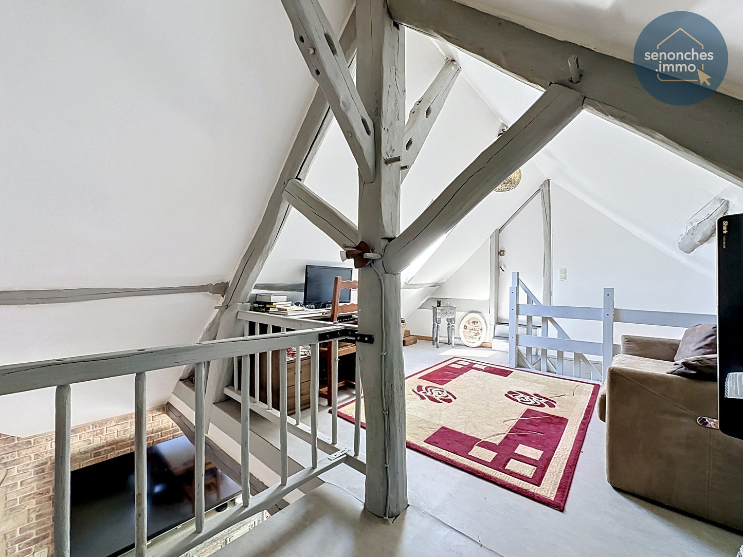 Mezzanine de 23 m² ouverte – Espace bureau dans maison Senonches