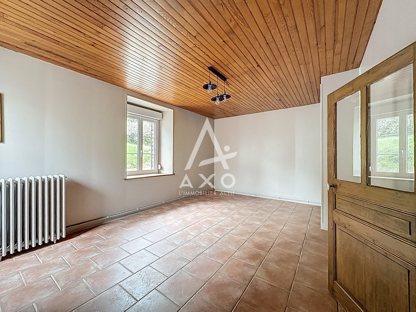Maison ancienne rénovée de 118 m² avec terrain de 1000 m² à Saint-Victor-de-Buton – Coup de cœur garanti !