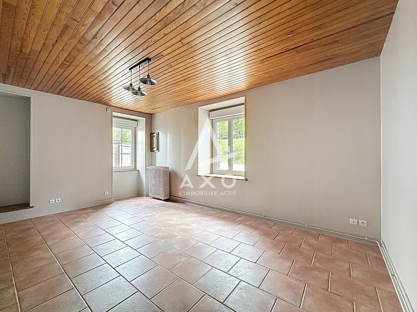 Maison ancienne rénovée de 118 m² avec terrain de 1000 m² à Saint-Victor-de-Buton – Coup de cœur garanti !