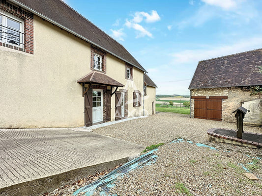 Maison ancienne rénovée de 118 m² avec terrain de 1000 m² à Saint-Victor-de-Buton – Coup de cœur garanti !