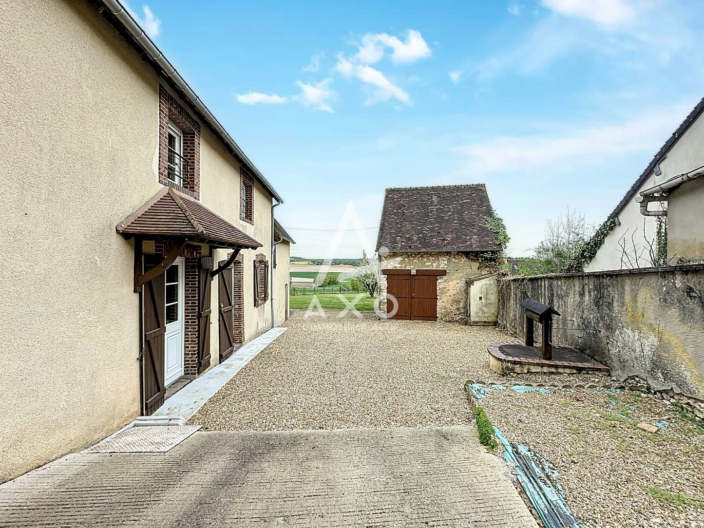 Maison ancienne rénovée de 118 m² avec terrain de 1000 m² à Saint-Victor-de-Buton – Coup de cœur garanti !