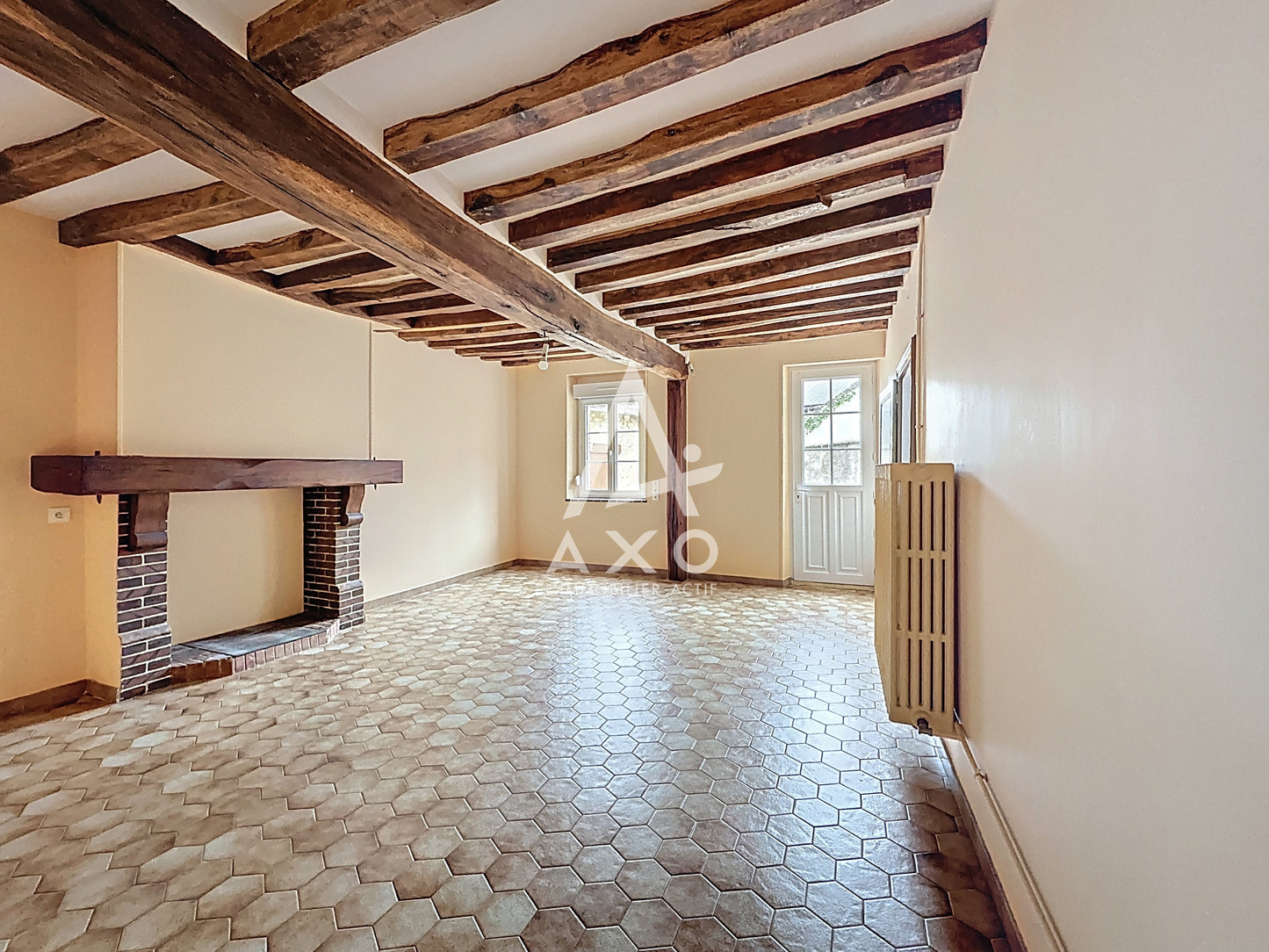 Maison ancienne rénovée de 118 m² avec terrain de 1000 m² à Saint-Victor-de-Buton – Coup de cœur garanti !