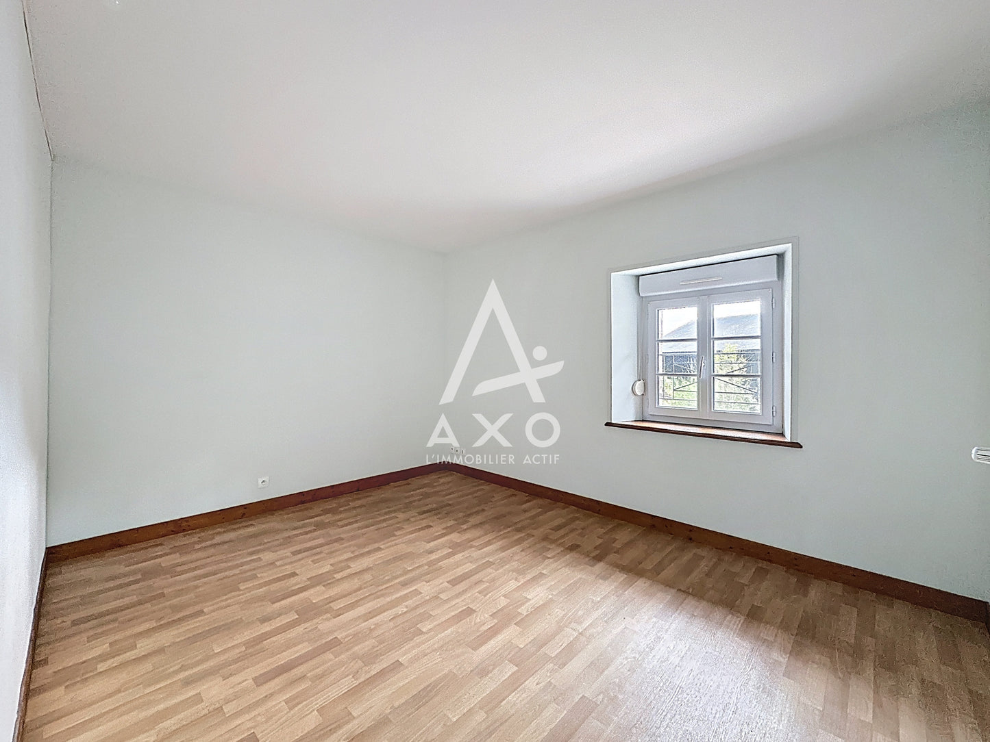 Maison ancienne rénovée de 118 m² avec terrain de 1000 m² à Saint-Victor-de-Buton – Coup de cœur garanti !
