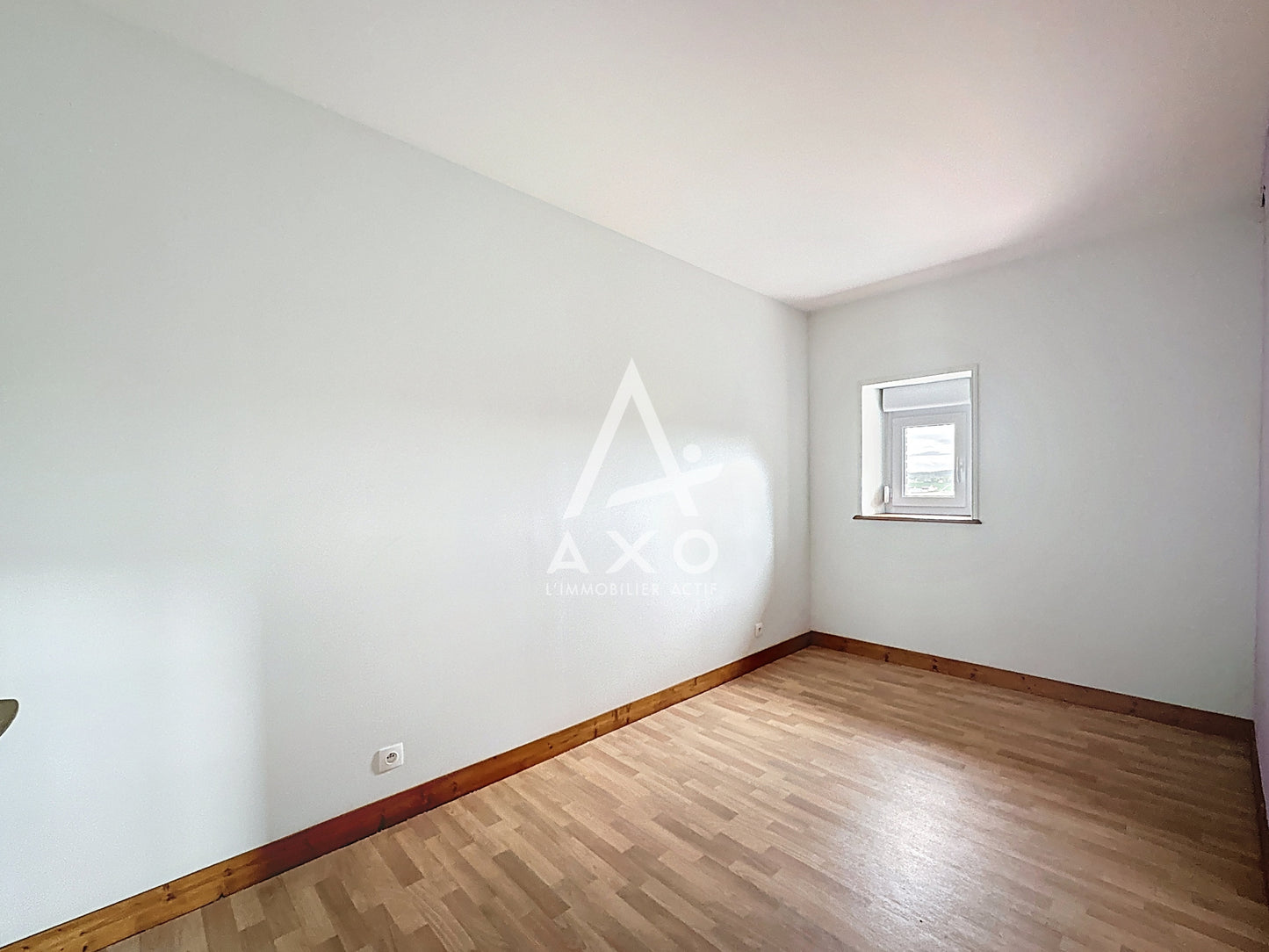 Maison ancienne rénovée de 118 m² avec terrain de 1000 m² à Saint-Victor-de-Buton – Coup de cœur garanti !
