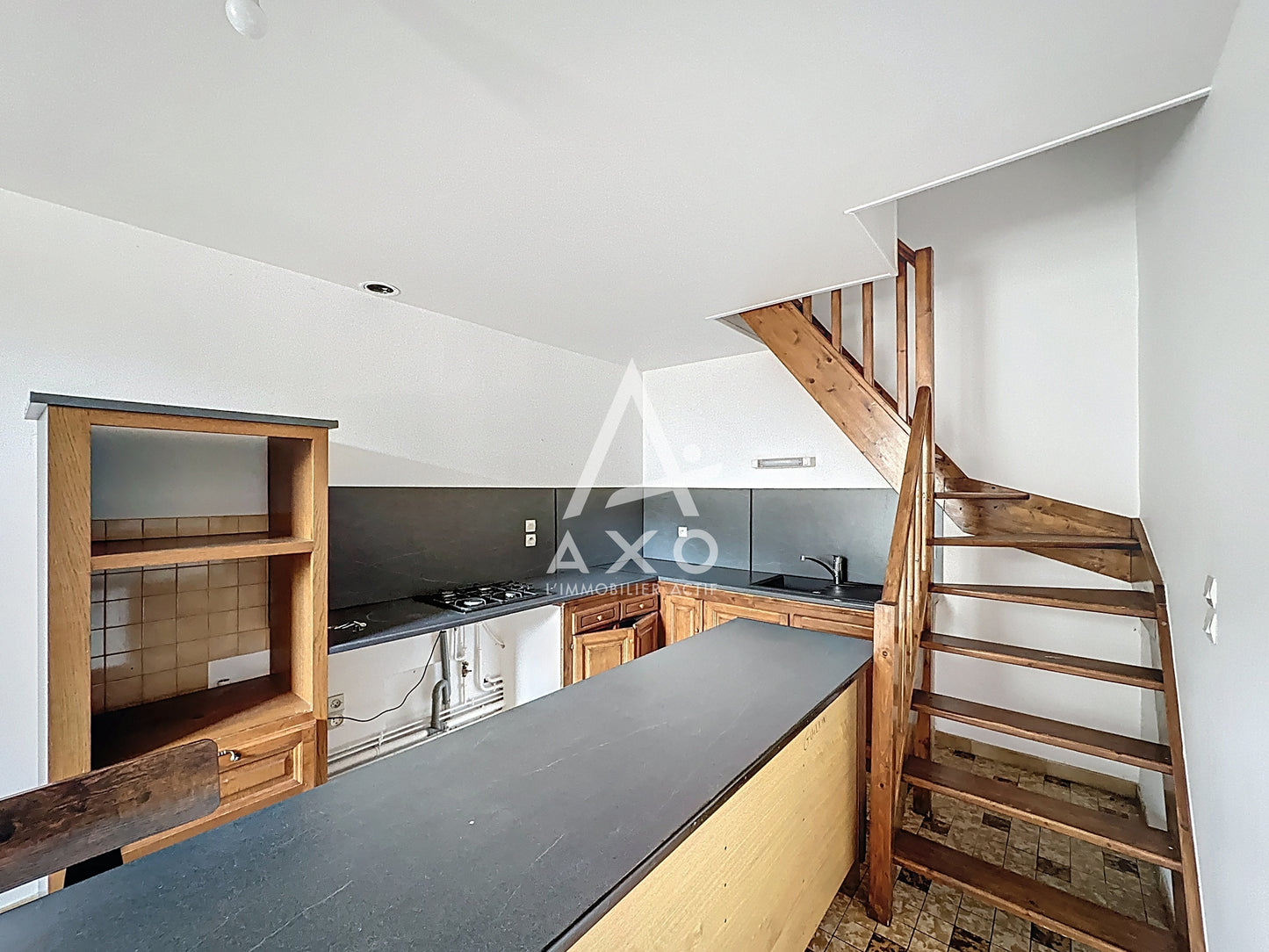 Maison ancienne rénovée de 118 m² avec terrain de 1000 m² à Saint-Victor-de-Buton – Coup de cœur garanti !