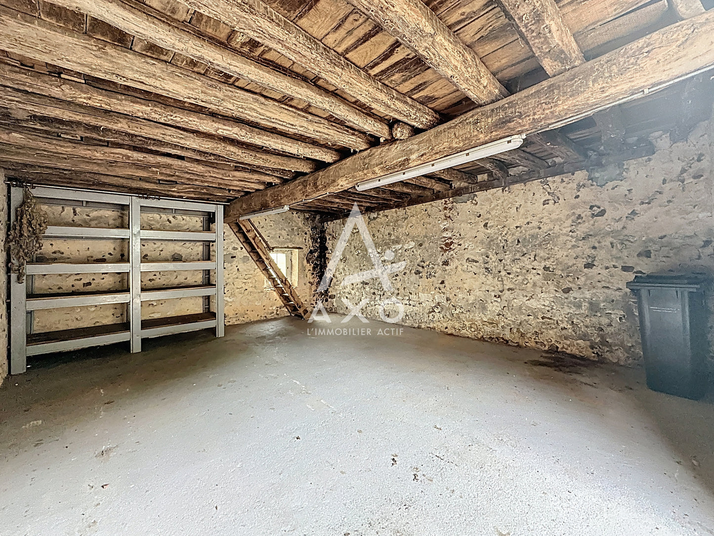 Maison ancienne rénovée de 118 m² avec terrain de 1000 m² à Saint-Victor-de-Buton – Coup de cœur garanti !