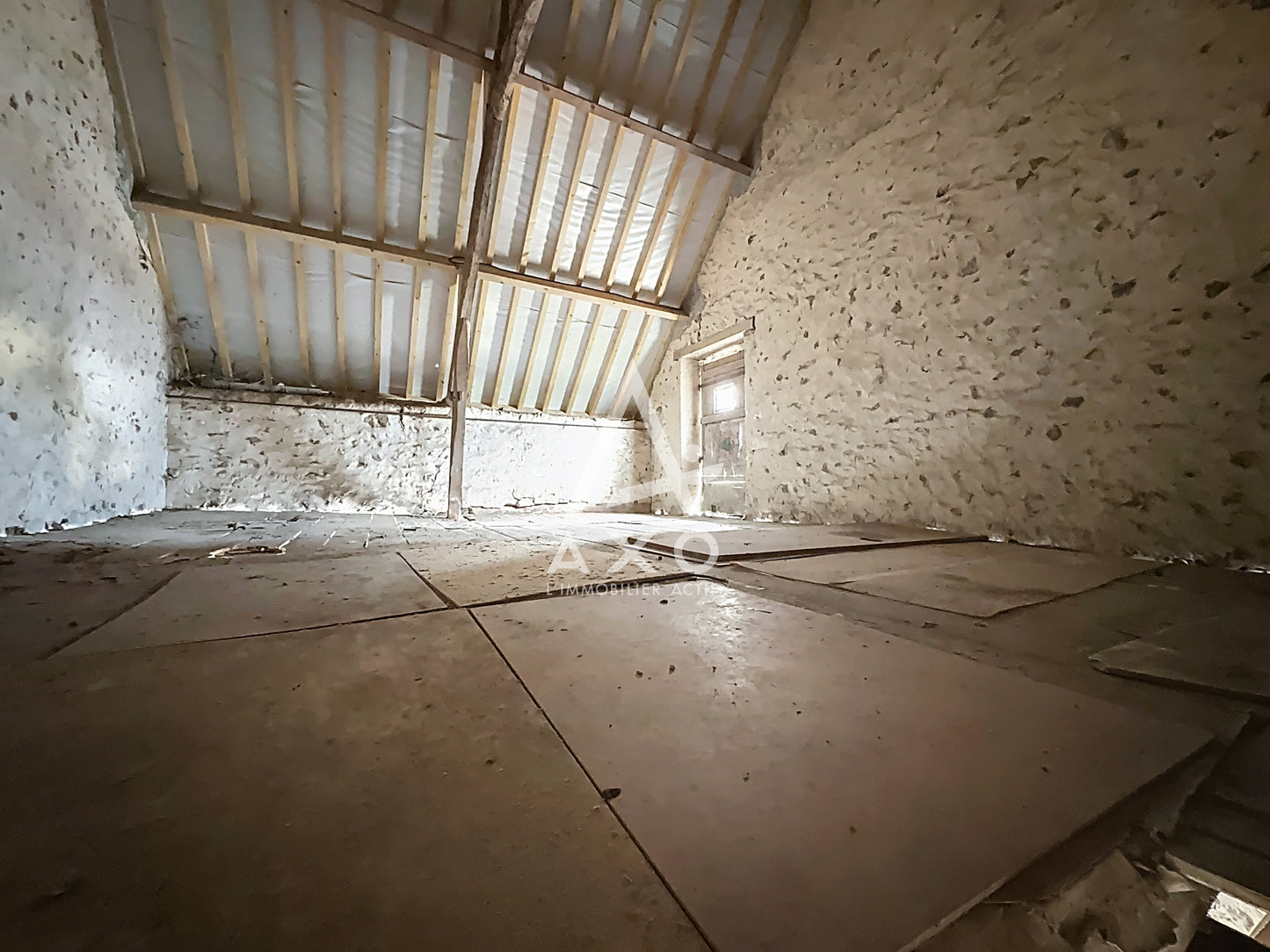 Maison ancienne rénovée de 118 m² avec terrain de 1000 m² à Saint-Victor-de-Buton – Coup de cœur garanti !