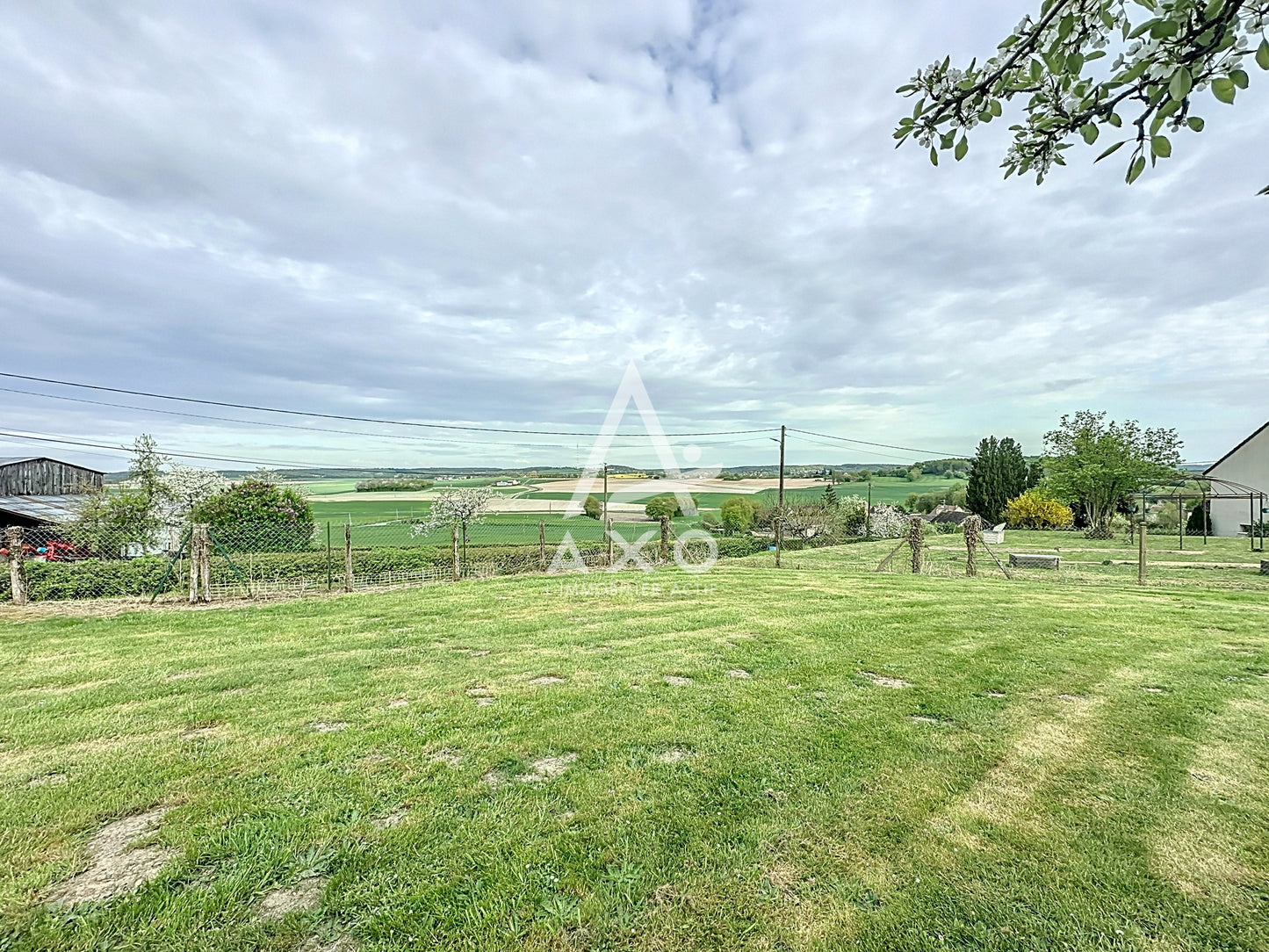 Maison ancienne rénovée de 118 m² avec terrain de 1000 m² à Saint-Victor-de-Buton – Coup de cœur garanti !