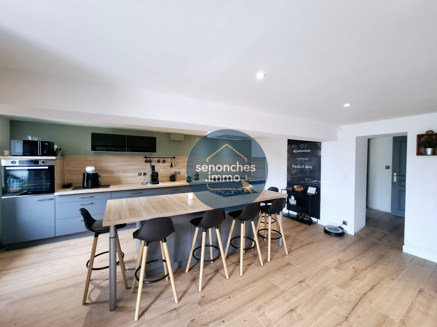 Propriété familiale de 214 m2 sur terrain de 5300 m2 à vendre à Manou 28240