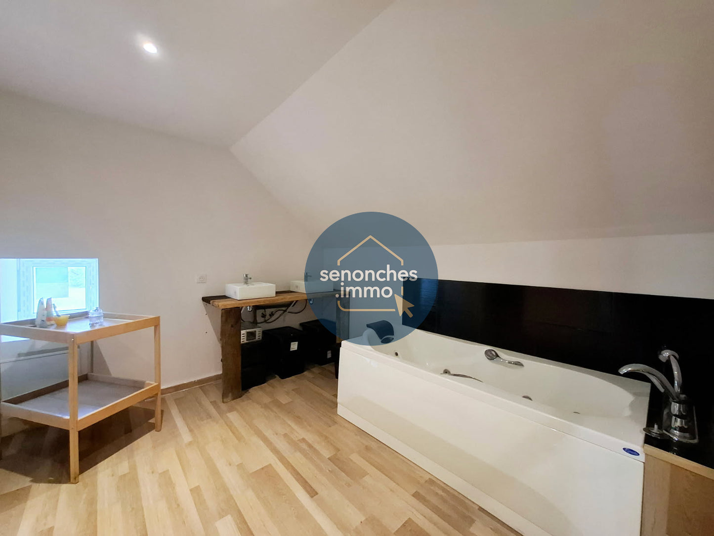 Propriété familiale de 214 m2 sur terrain de 5300 m2 à vendre à Manou 28240