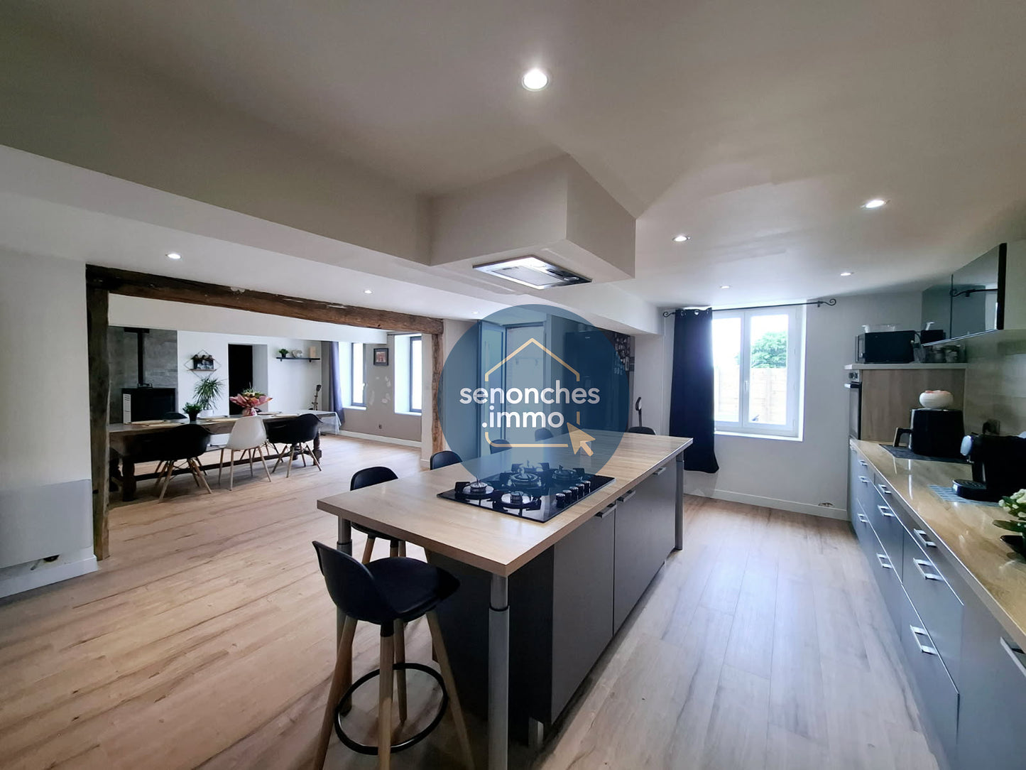 Propriété familiale de 214 m2 sur terrain de 5300 m2 à vendre à Manou 28240