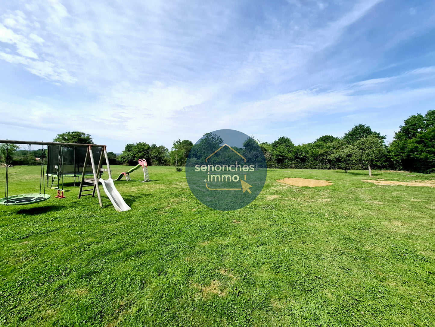 Propriété familiale de 214 m2 sur terrain de 5300 m2 à vendre à Manou 28240