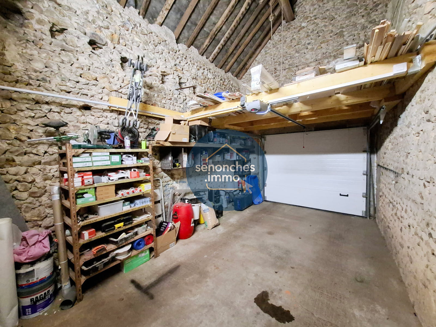 Propriété familiale de 214 m2 sur terrain de 5300 m2 à vendre à Manou 28240