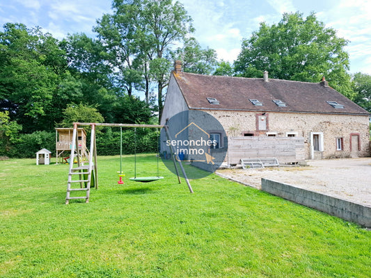 SOUS-COMPROMIS Propriété familiale de 214 m2 sur terrain de 5300 m2 à vendre à Manou 28240