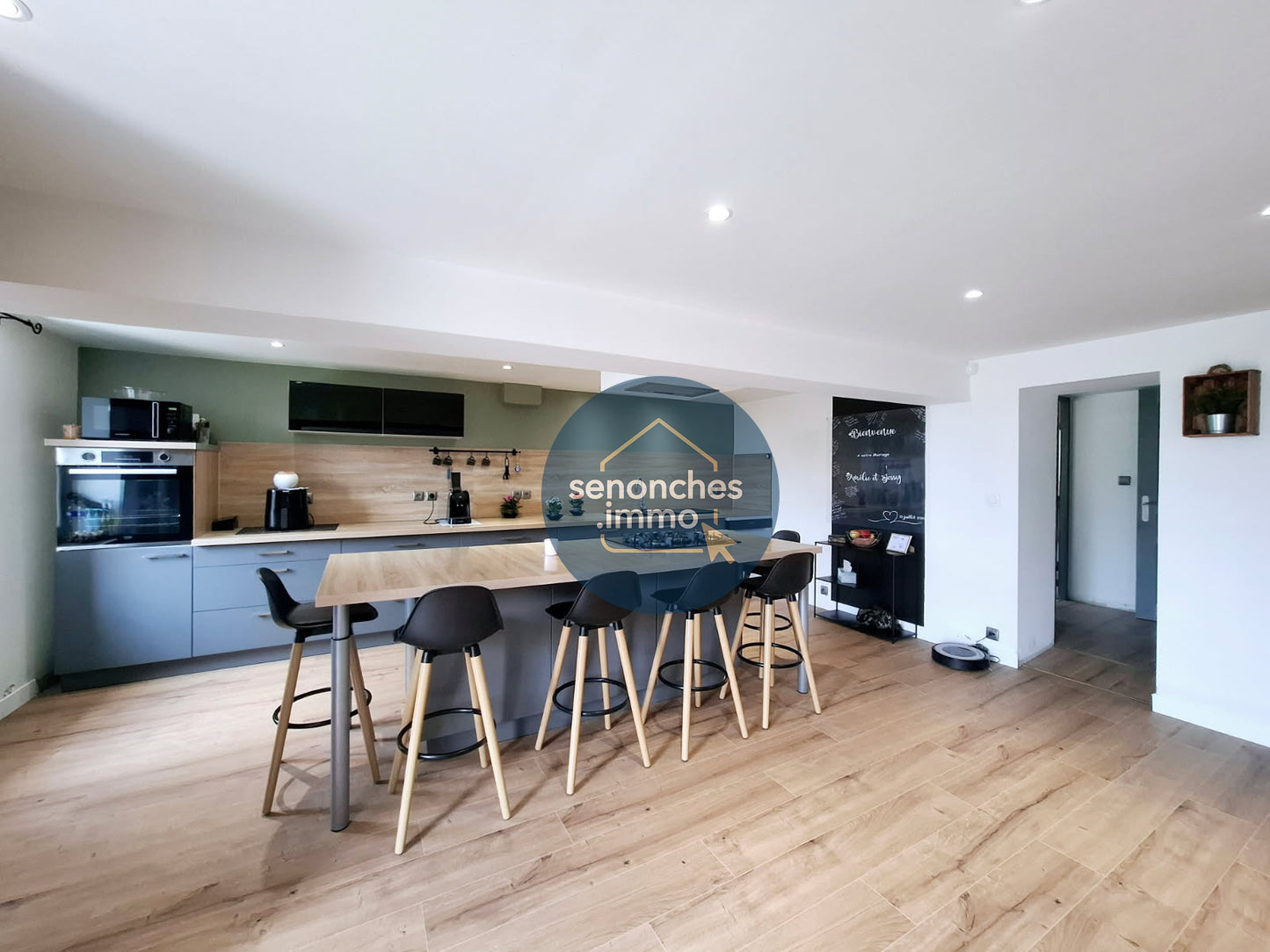 Propriété familiale de 214 m2 sur terrain de 5300 m2 à vendre à Manou 28240
