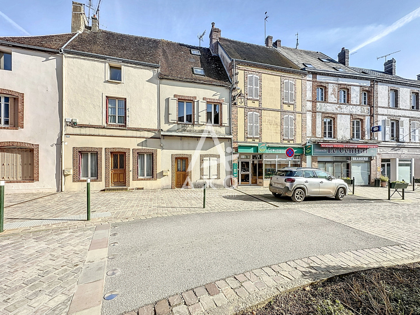 IMMEUBLE D’HABITATION EN CENTRE-VILLE DE SENONCHES (28250)