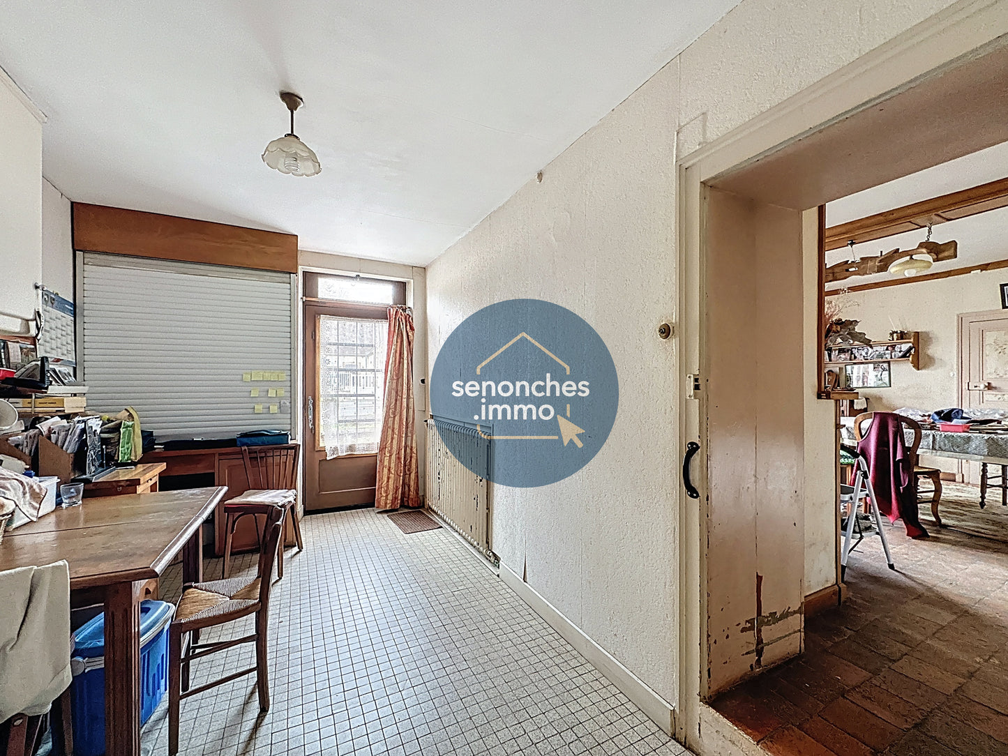 Ancien restaurant à vendre à proximité de Nogent-le-Rôtrou – 400 m², terrain de 8 306 m²