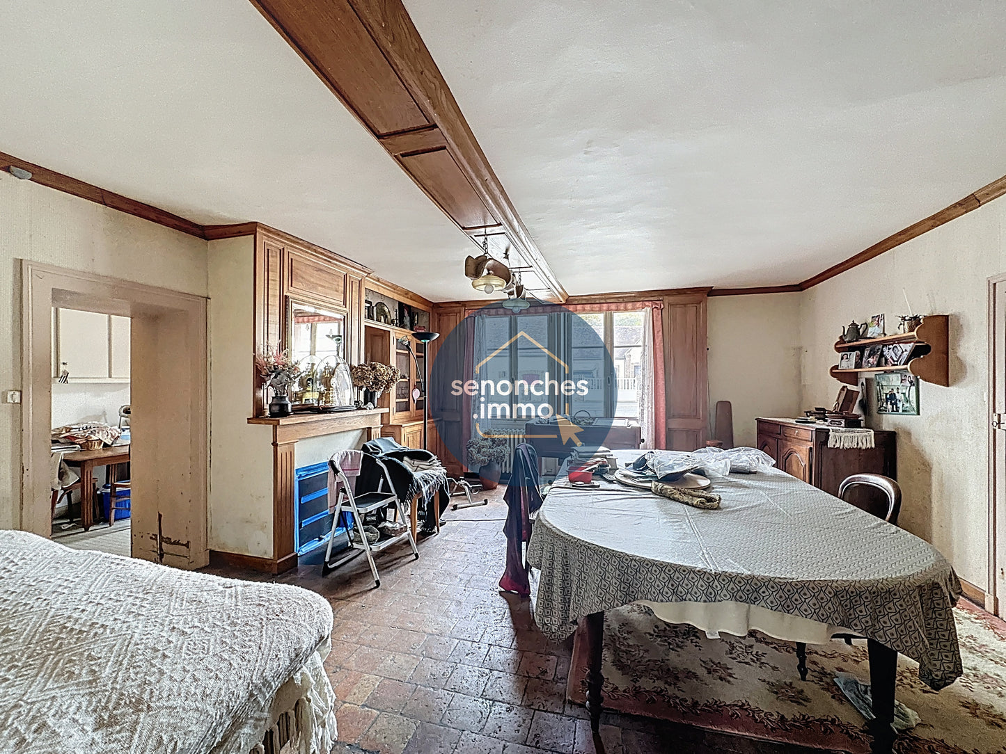 Ancien restaurant à vendre à proximité de Nogent-le-Rôtrou – 400 m², terrain de 8 306 m²