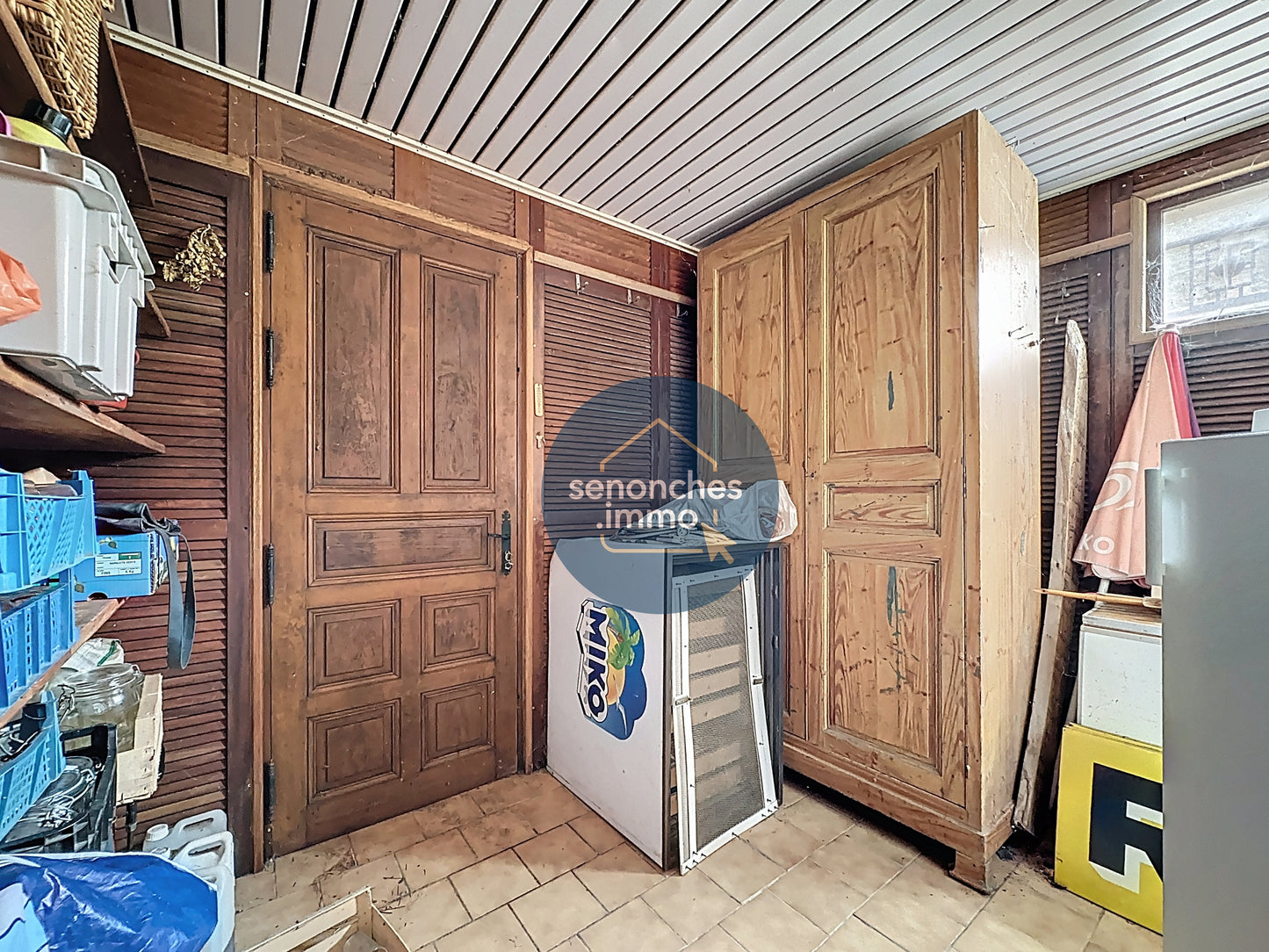 Ancien restaurant à vendre à proximité de Nogent-le-Rôtrou – 400 m², terrain de 8 306 m²