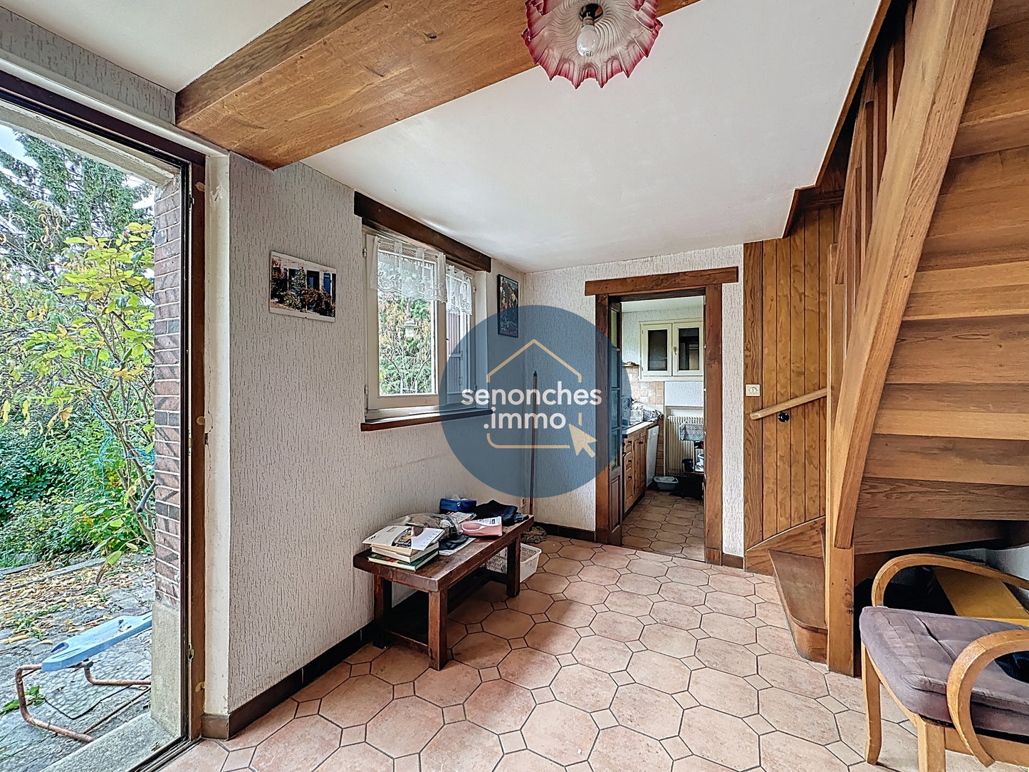 Ancien restaurant à vendre à proximité de Nogent-le-Rôtrou – 400 m², terrain de 8 306 m²