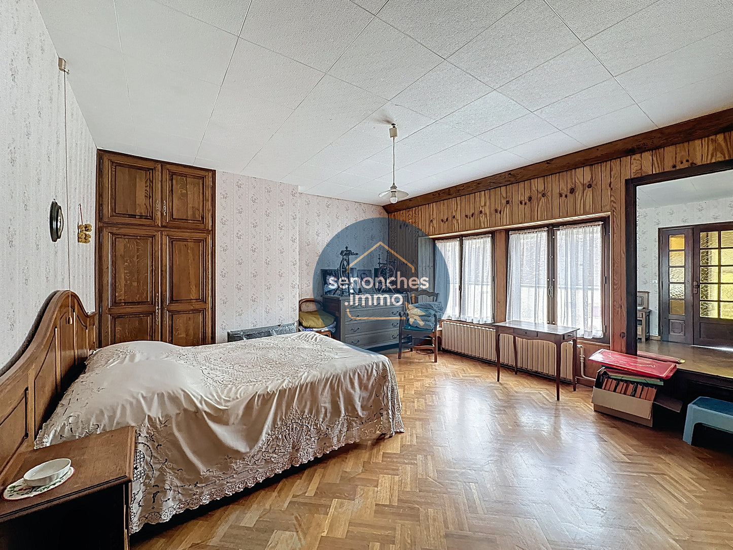 Ancien restaurant à vendre à proximité de Nogent-le-Rôtrou – 400 m², terrain de 8 306 m²