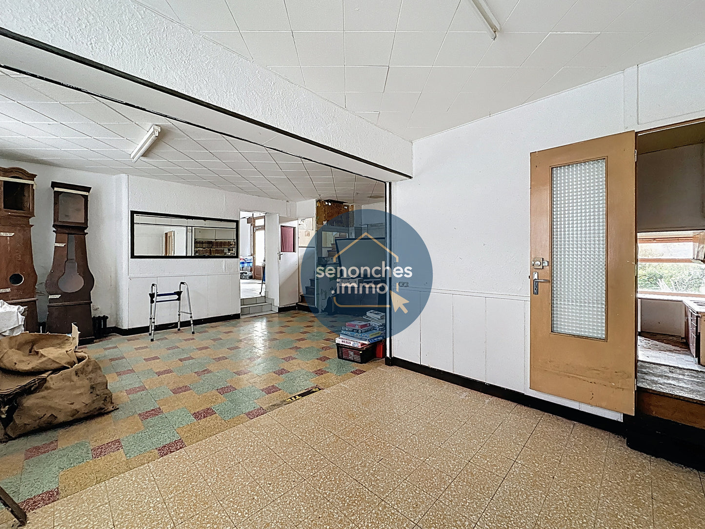Ancien restaurant à vendre à proximité de Nogent-le-Rôtrou – 400 m², terrain de 8 306 m²