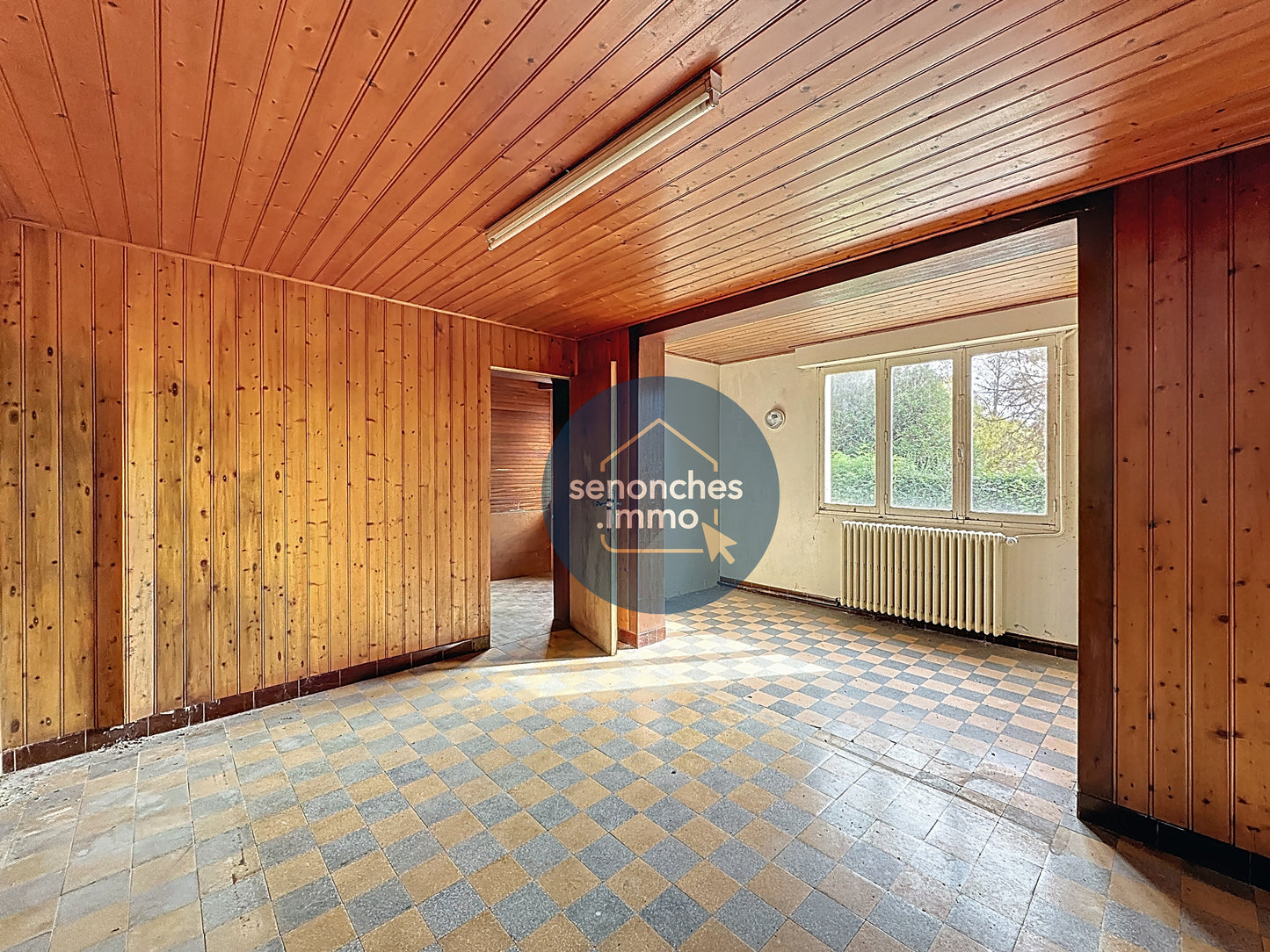 Ancien restaurant à vendre à proximité de Nogent-le-Rôtrou – 400 m², terrain de 8 306 m²