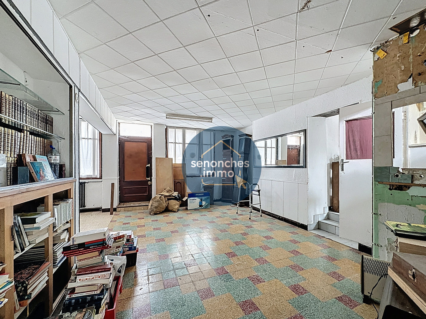Ancien restaurant à vendre à proximité de Nogent-le-Rôtrou – 400 m², terrain de 8 306 m²