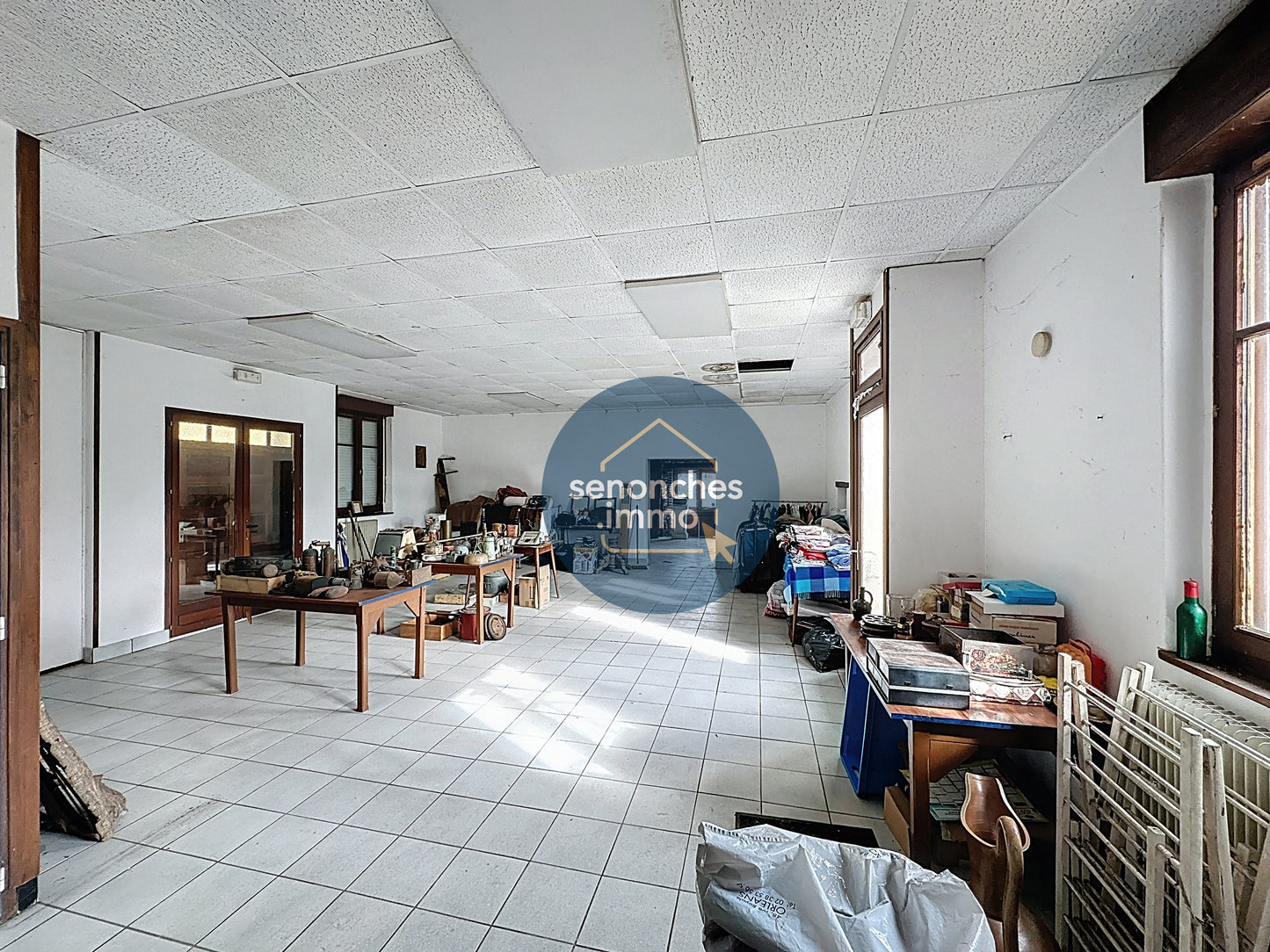 Ancien restaurant à vendre à proximité de Nogent-le-Rôtrou – 400 m², terrain de 8 306 m²