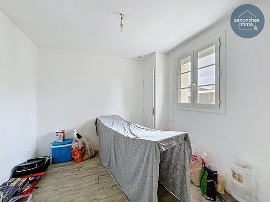 Maison de plain-pied à vendre à Senonches, terrain clos et arboré de 690 m²