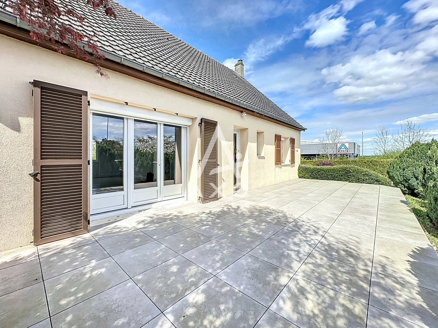 GRANDE VILLA FAMILIALE À LA LOUPE – 5 CHAMBRES – SOUS-SOL TOTAL – TERRAIN DE 1650 M²