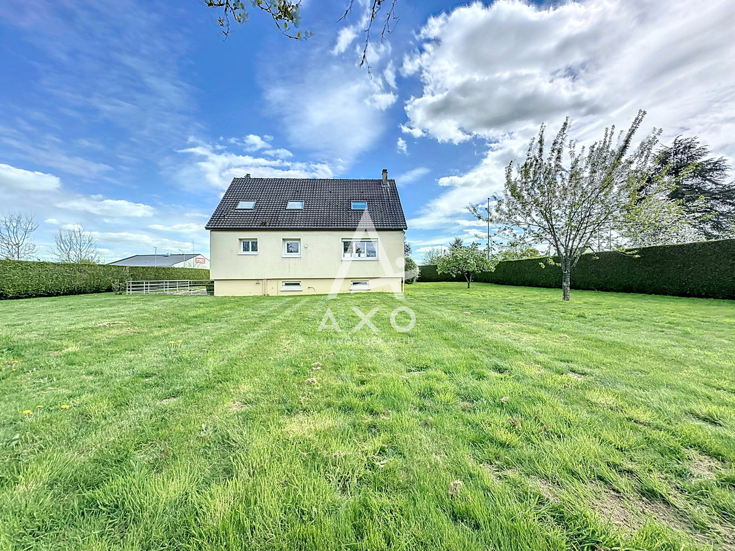 GRANDE VILLA FAMILIALE À LA LOUPE – 5 CHAMBRES – SOUS-SOL TOTAL – TERRAIN DE 1650 M²