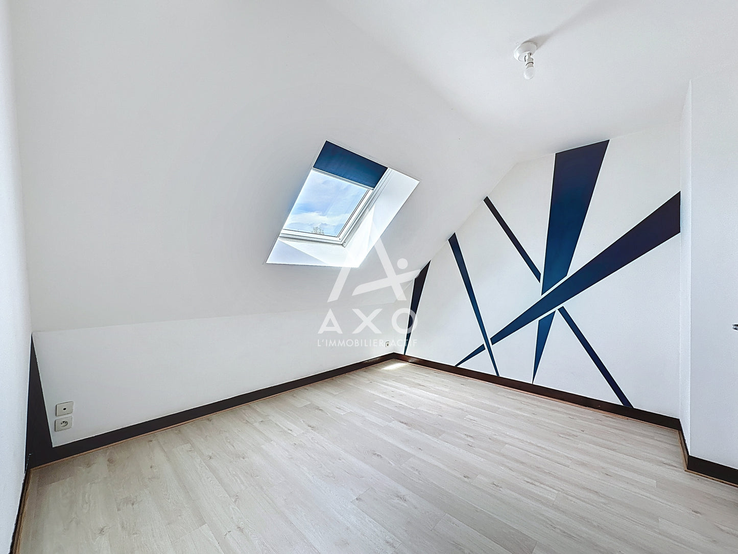 GRANDE VILLA FAMILIALE À LA LOUPE – 5 CHAMBRES – SOUS-SOL TOTAL – TERRAIN DE 1650 M²