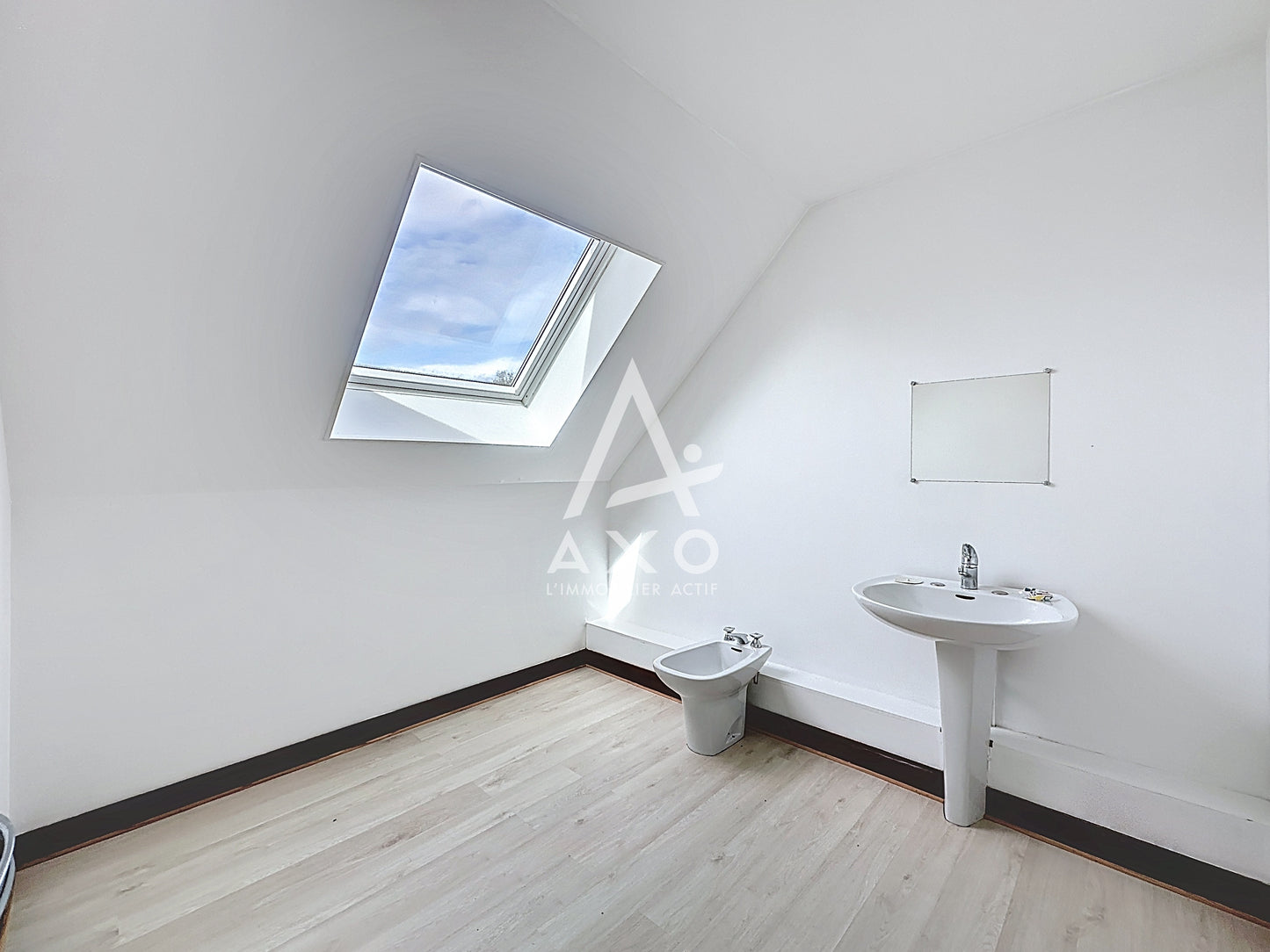 GRANDE VILLA FAMILIALE À LA LOUPE – 5 CHAMBRES – SOUS-SOL TOTAL – TERRAIN DE 1650 M²