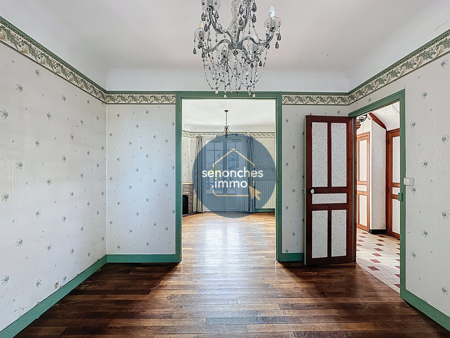 Pavillon sur sous-sol avec studio indépendant, grande grange et terrain clos – La Loupe (28240)