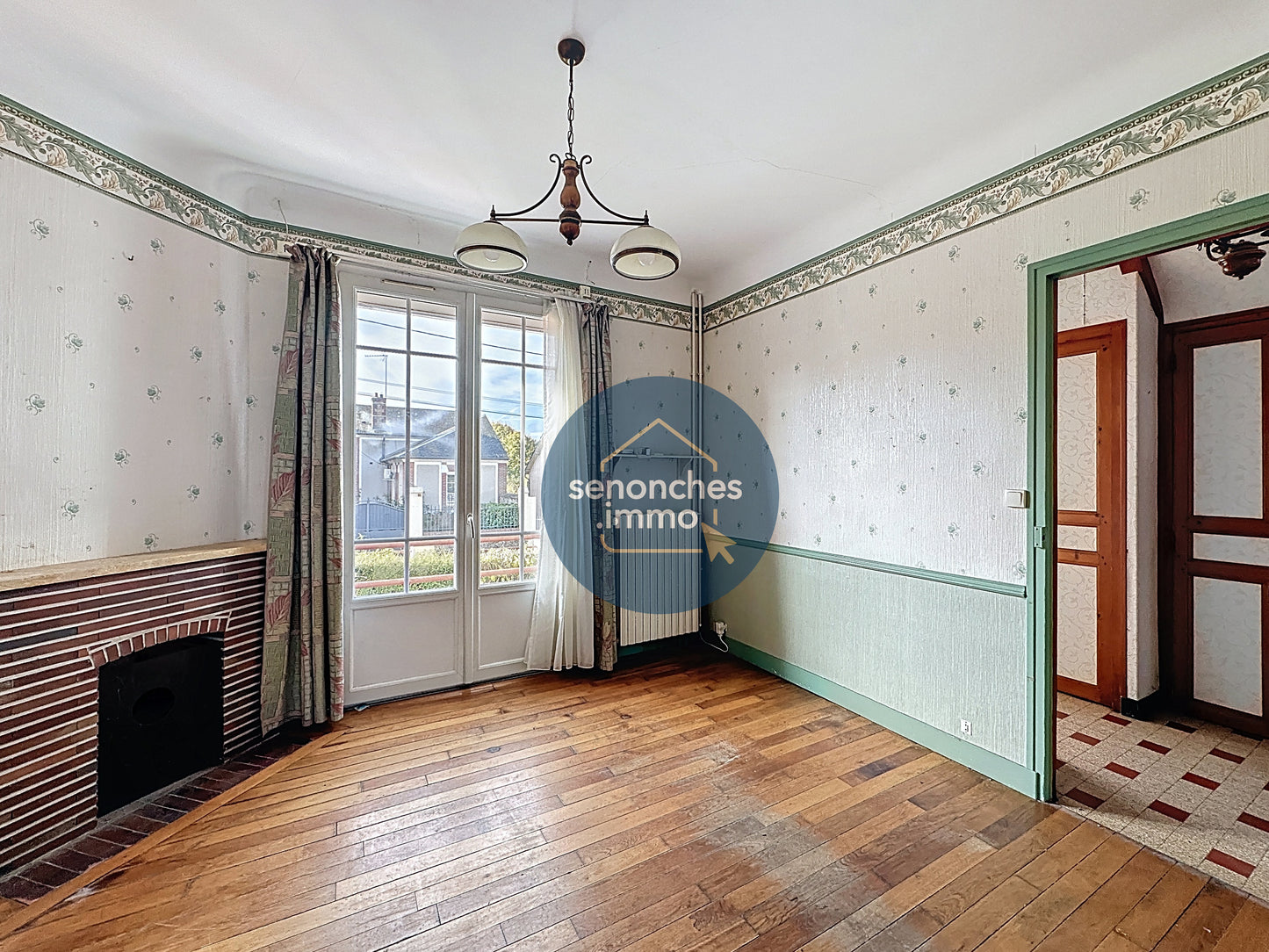 Pavillon sur sous-sol avec studio indépendant, grande grange et terrain clos – La Loupe (28240)