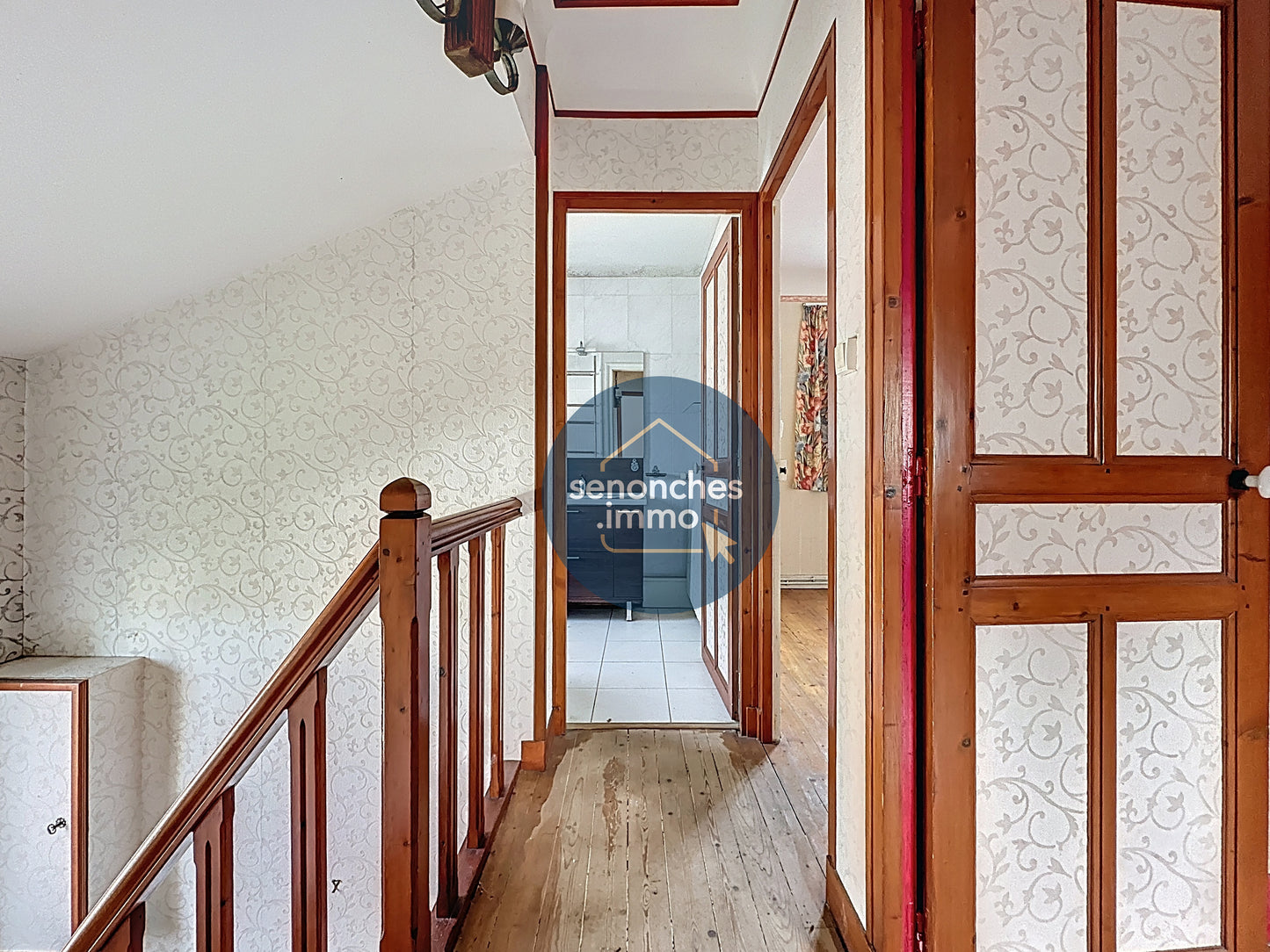 Pavillon sur sous-sol avec studio indépendant, grande grange et terrain clos – La Loupe (28240)