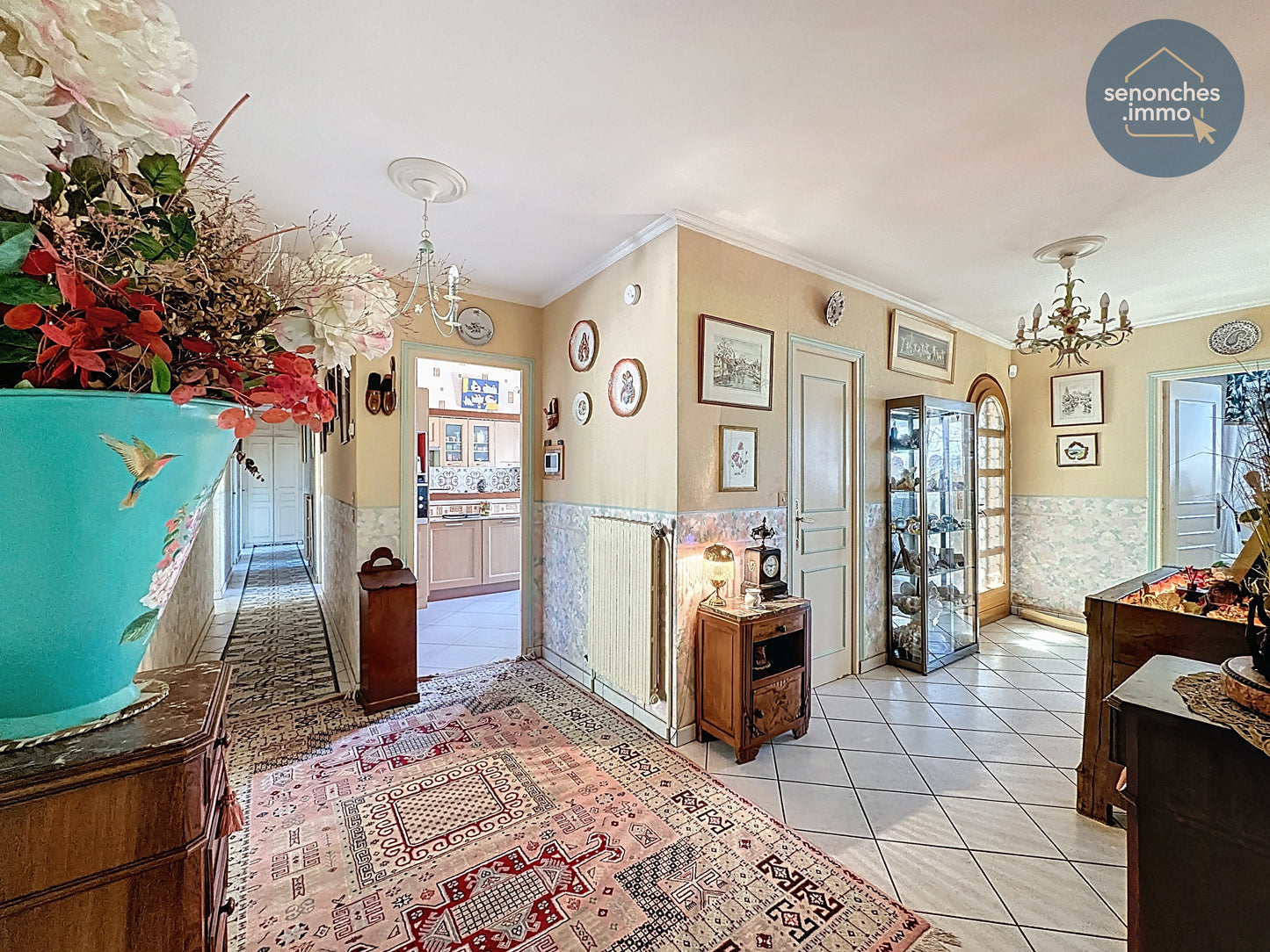 Entrée principale maison familiale secteur résidentiel Le Coudray
