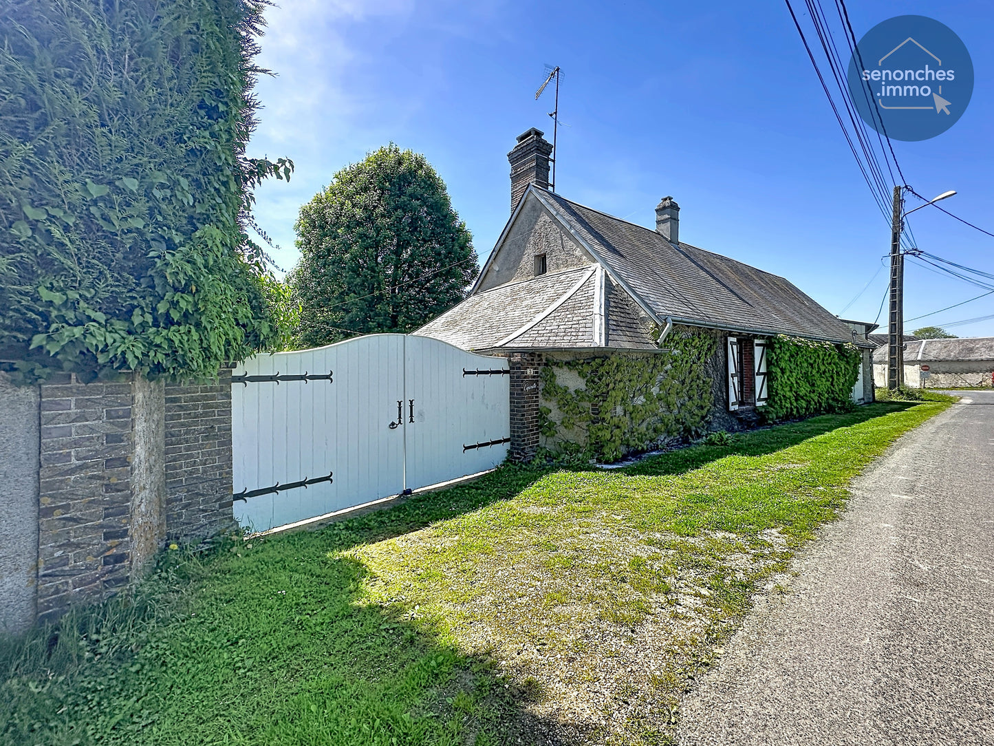 Longères anciennes à vendre à Favières (28170) – Ensemble immobilier de charme avec jardin arboré