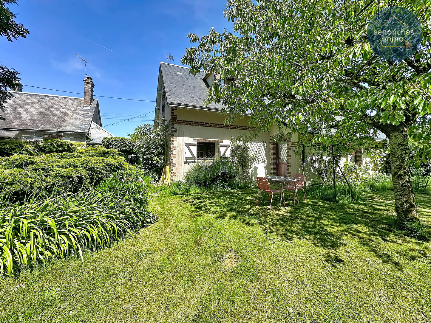 Longères anciennes à vendre à Favières (28170) – Ensemble immobilier de charme avec jardin arboré