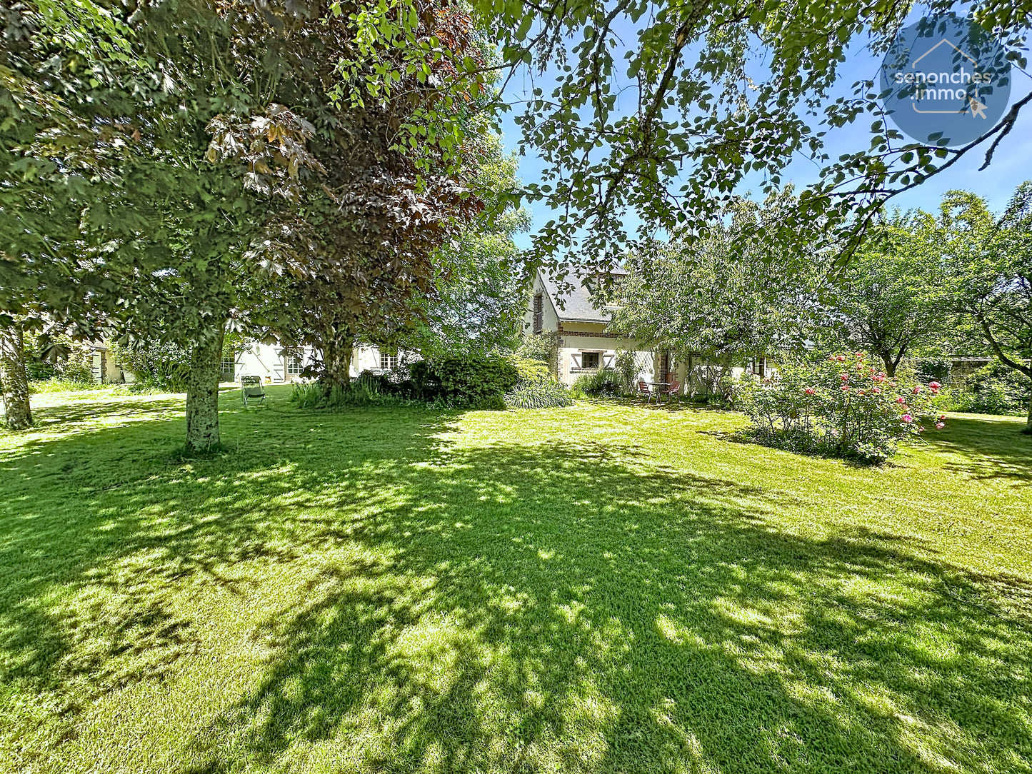 Longères anciennes à vendre à Favières (28170) – Ensemble immobilier de charme avec jardin arboré
